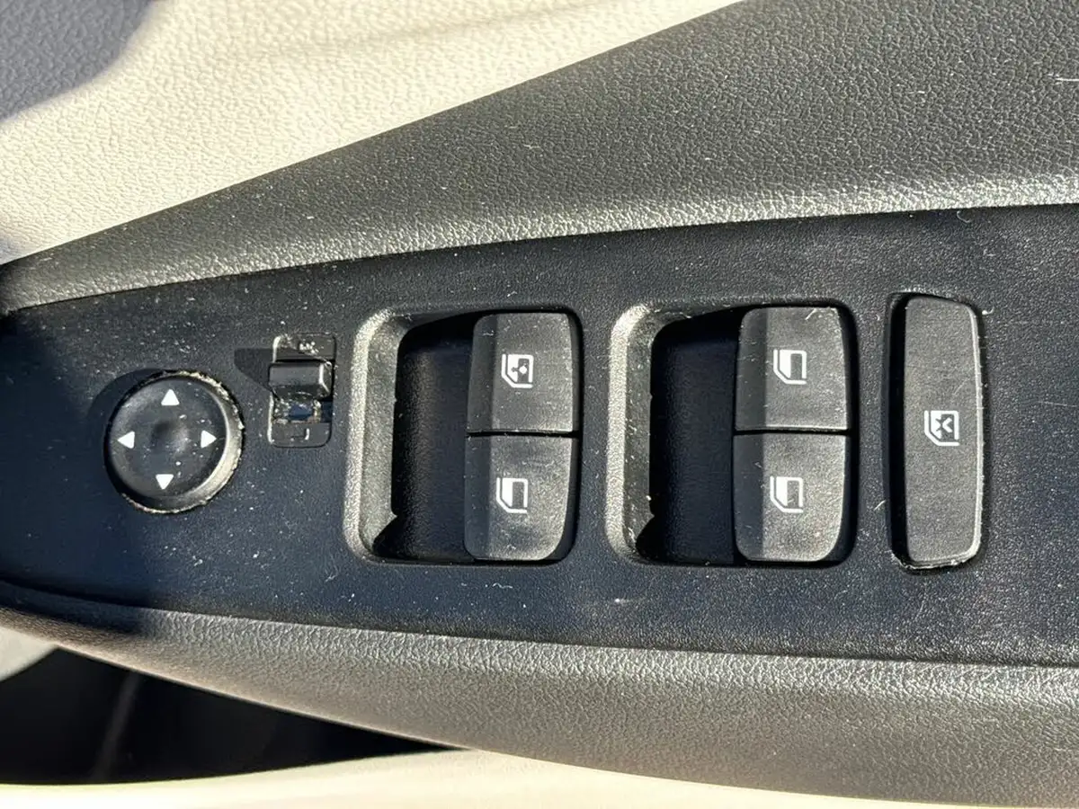 2021-hyundai-i10-10-premium-big-19