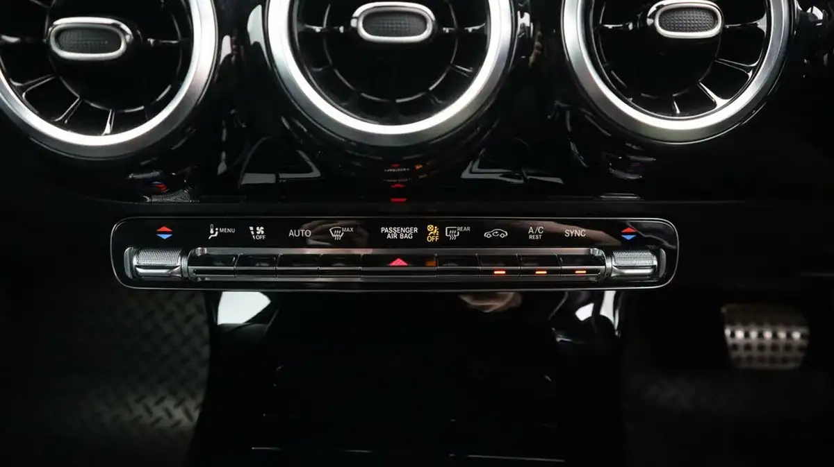 2020-mercedes-benz-a-class-15d-a180d-amg-line-saloon-4d-7g-dct-big-12
