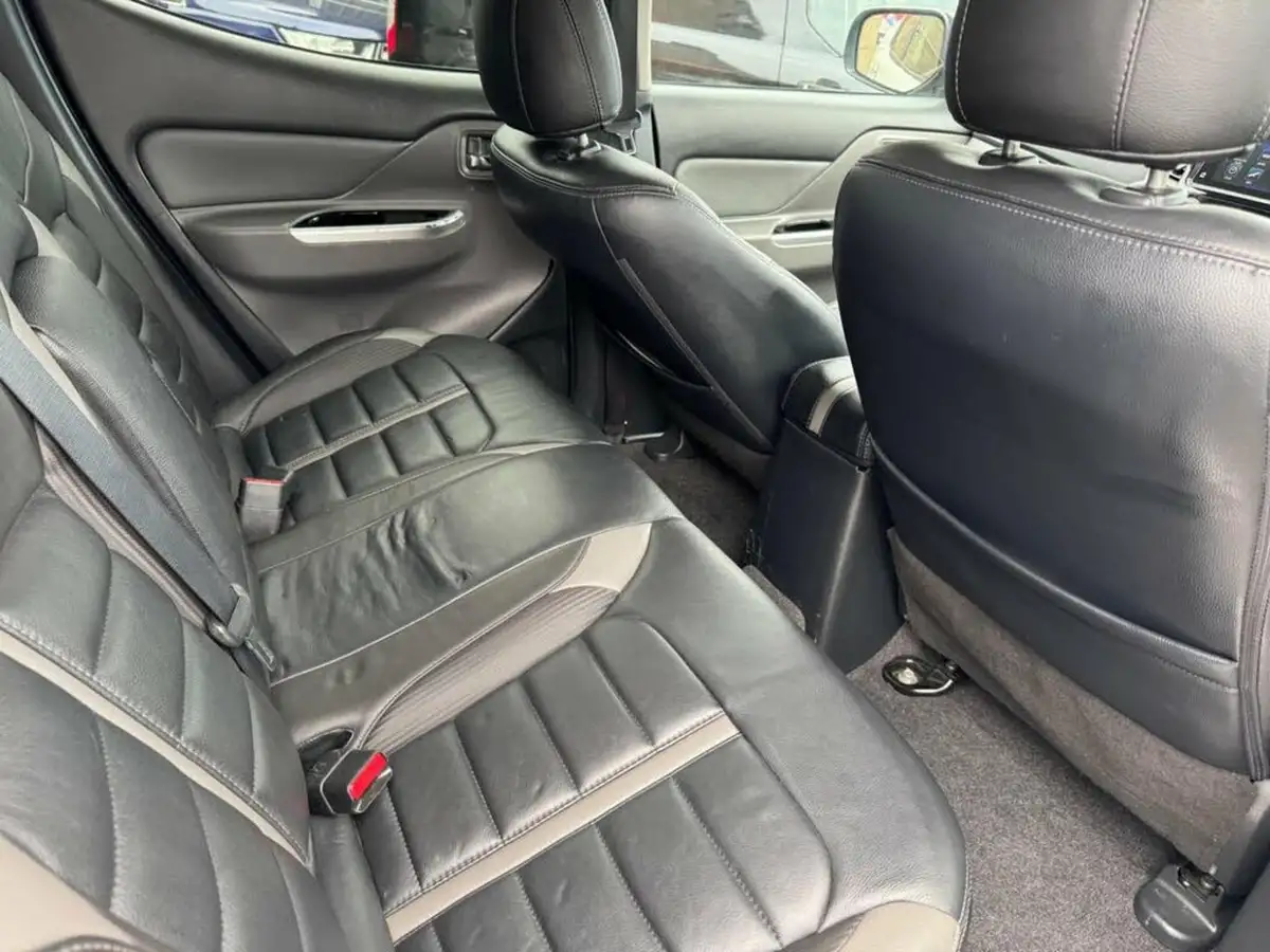 2018-mitsubishi-l200-24di-d-barbarian-eu6-big-17