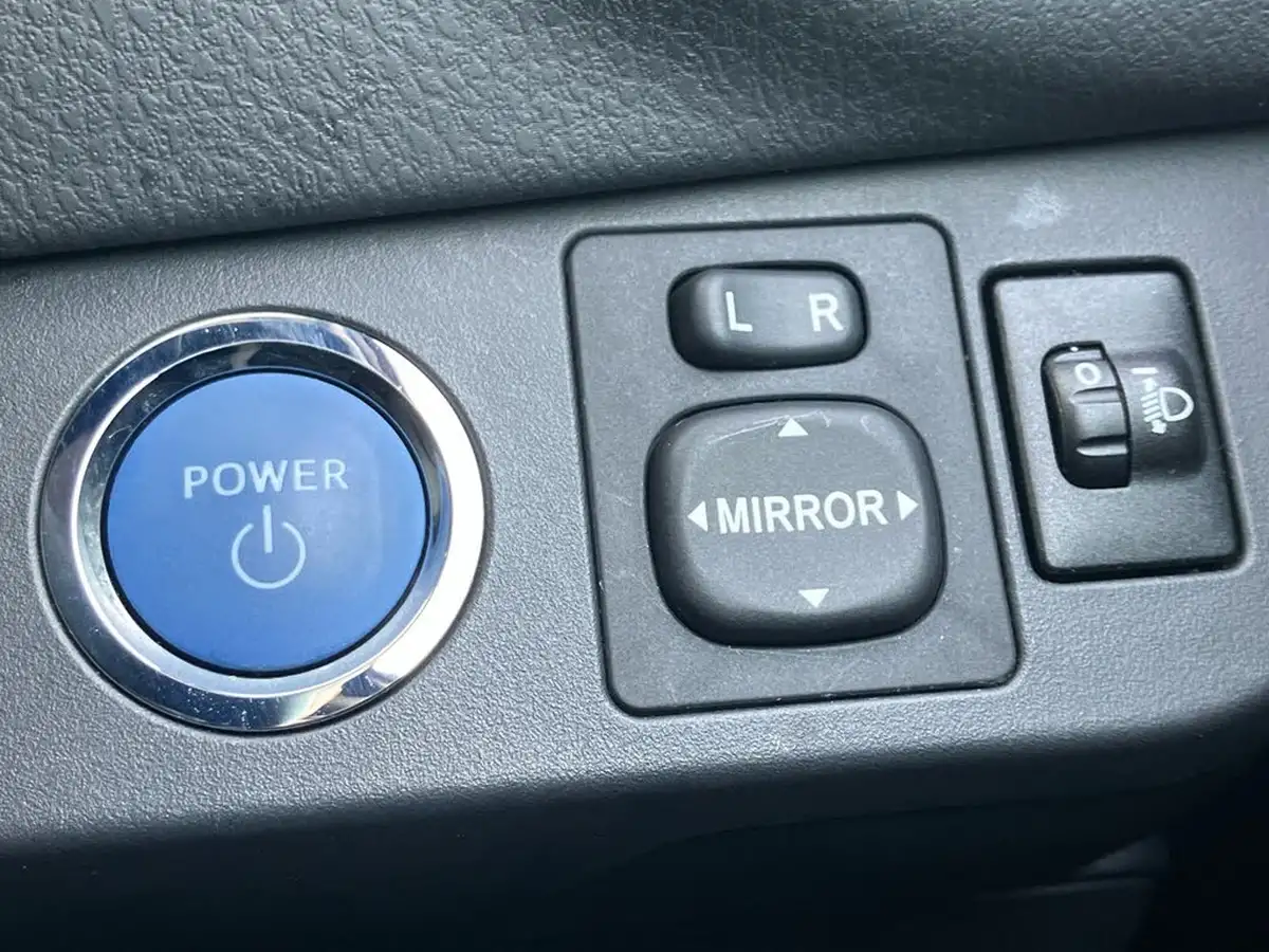 2020-toyota-yaris-15-vvt-i-y20-98bhp-hybrid-1497cc-e-cvt-big-33