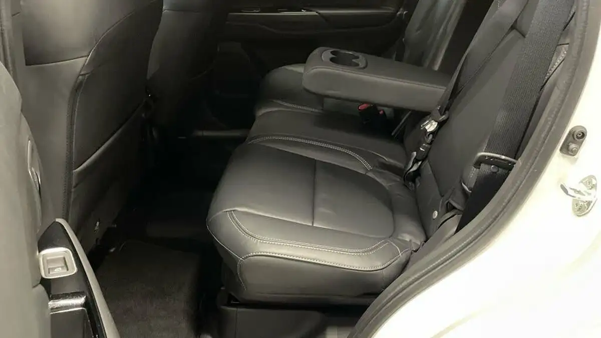 2020-mitsubishi-outlander-24-dynamic-phev-big-25