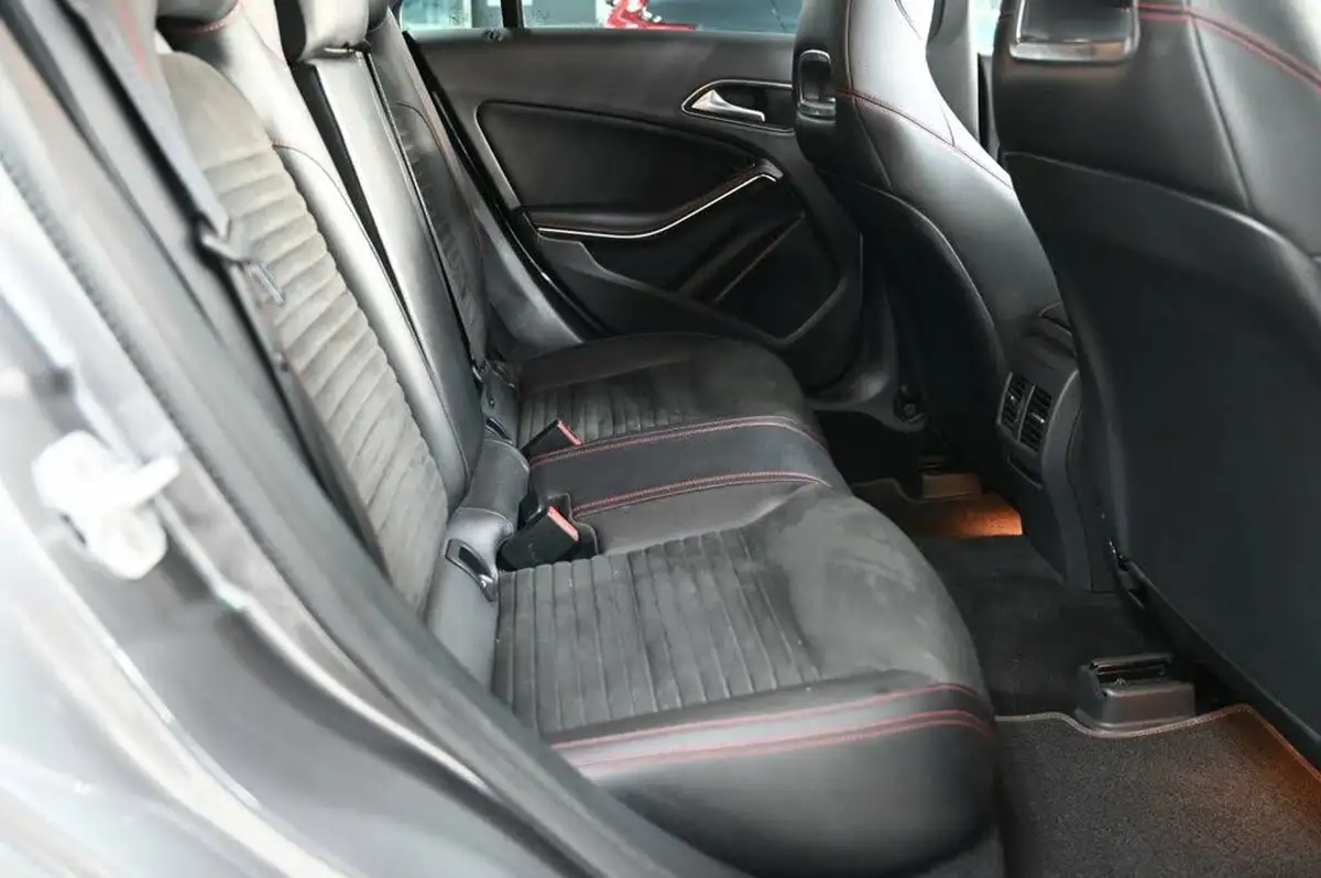 2017-mercedes-benz-cla-21d-cla-220-amg-line-coupe-4d-big-17