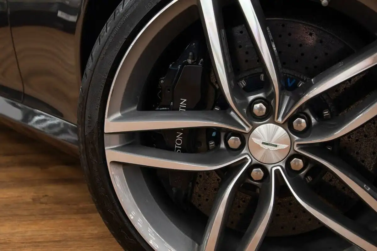 2012-aston-martin-virage-60-big-5