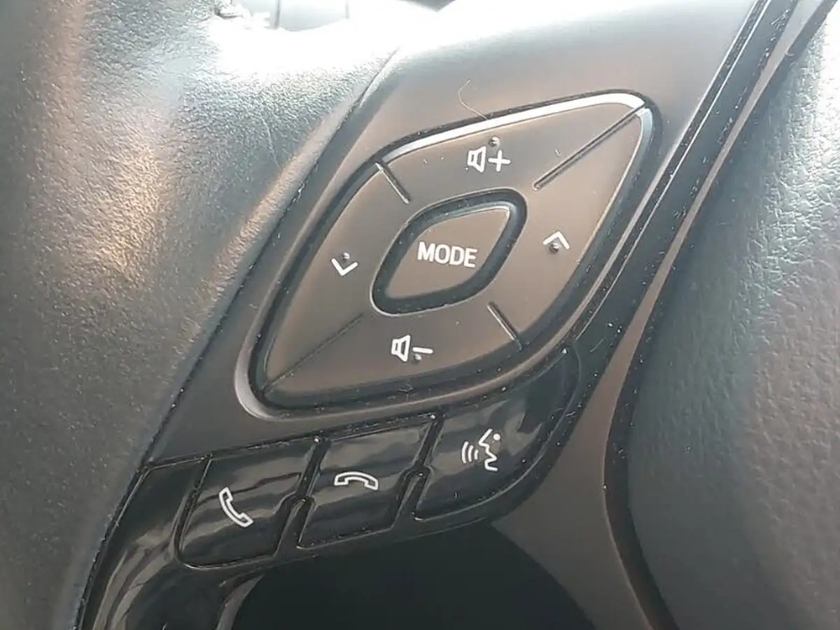 2021-toyota-c-hr-18-vvt-i-design-big-17