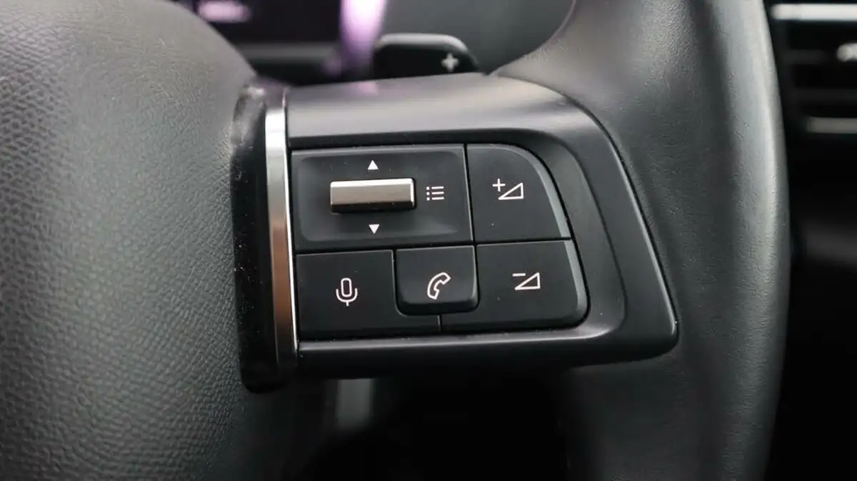 2023-citroen-c4-15bluehdi-shine-plus-big-24
