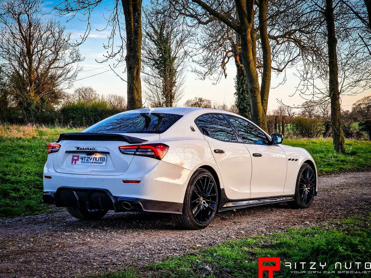 2015-maserati-ghibli-30-s-big-21
