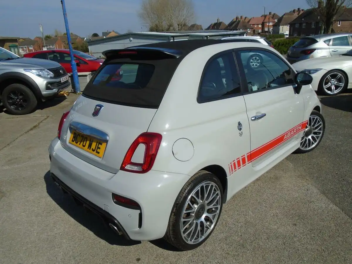 2020-abarth-595c-14-tjet-big-26