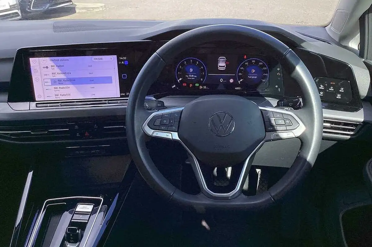2023-volkswagen-golf-15-etsi-style-130ps-hatchback-big-13