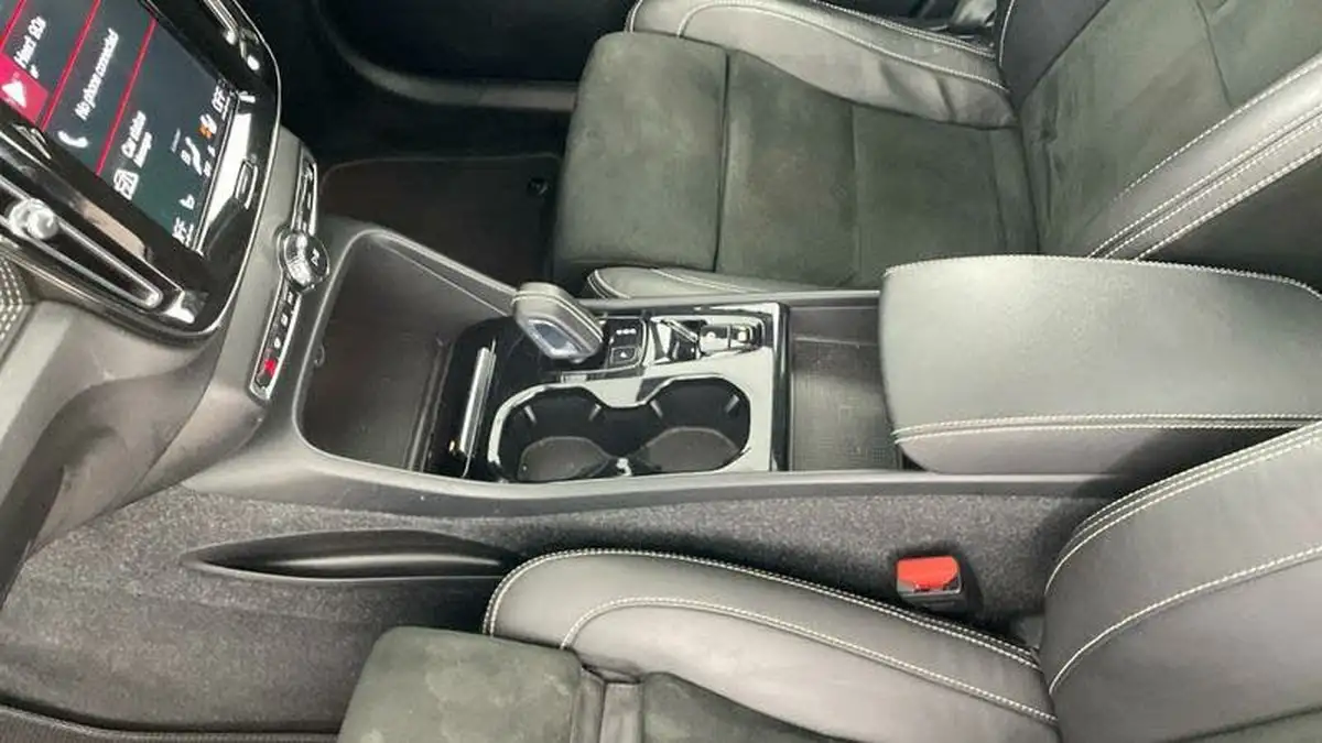 2022-volvo-xc40-15-t5-r-design-pro-big-37