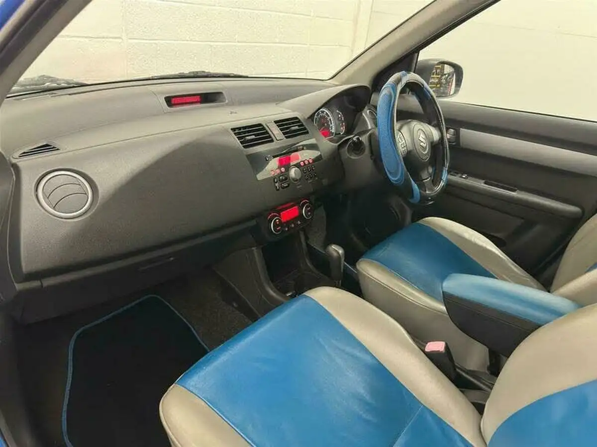 2010-suzuki-swift-15-sz4-big-39