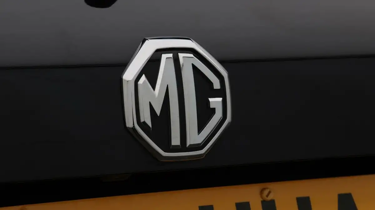 2022-mg-hs-15t-gdi-excite-162ps-big-20