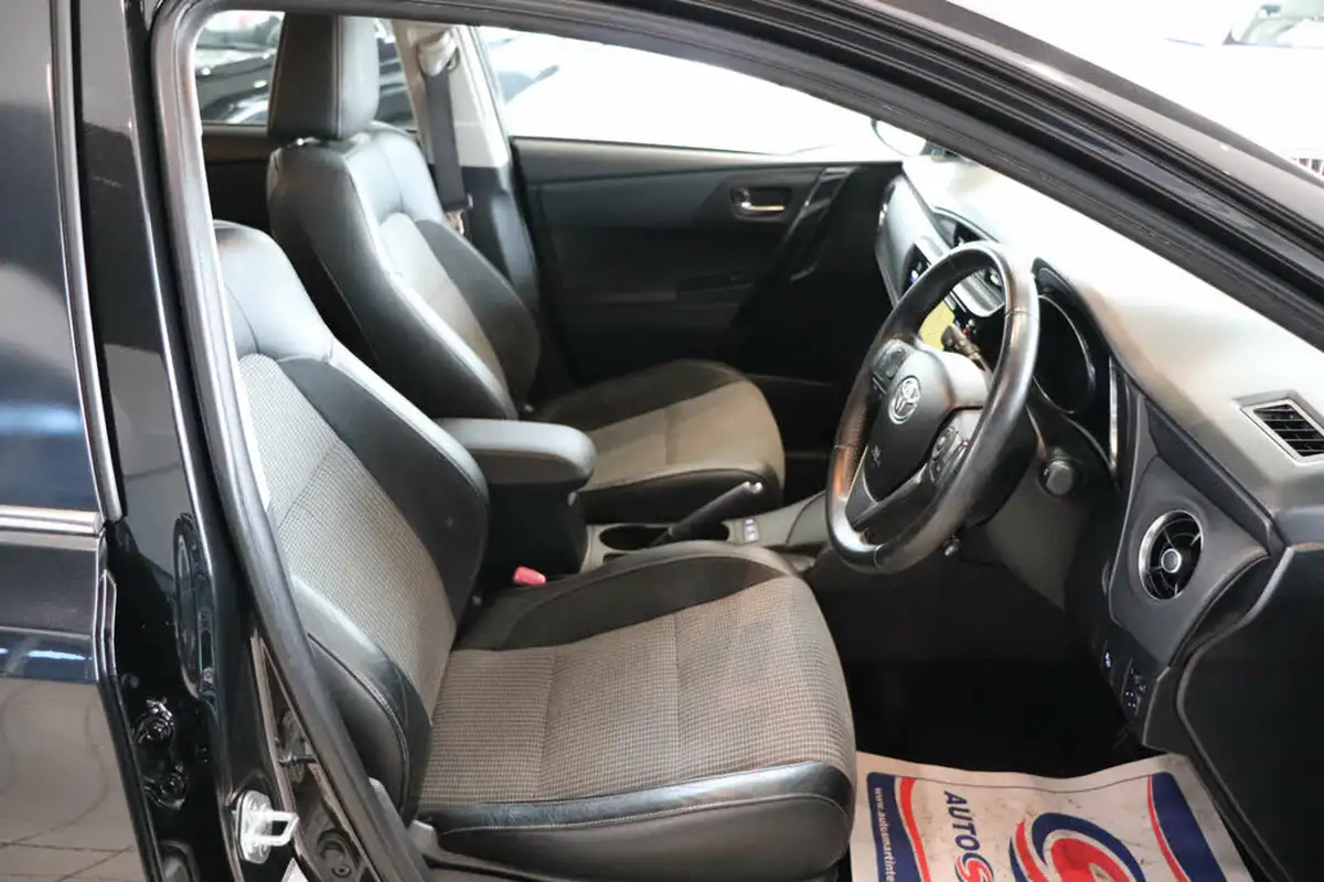 2015-toyota-auris-18-vvt-i-hsd-excel-estate-cvt-big-17