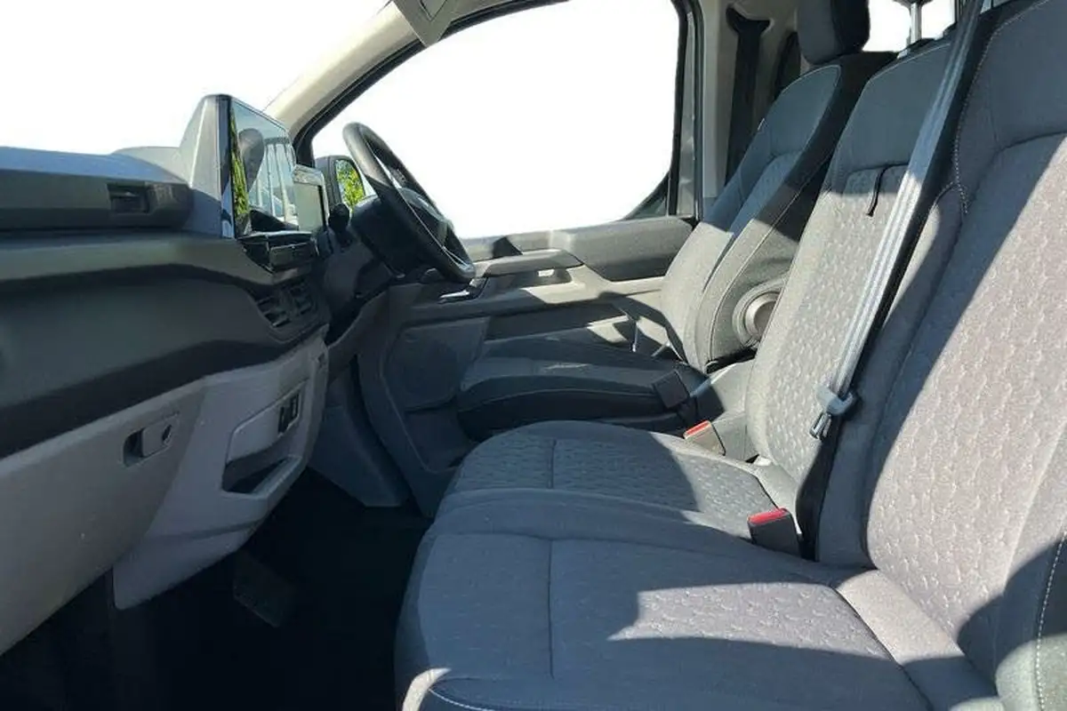 2024-ford-tourneo-custom-25t-340-l1-titanium-224bhp-big-8