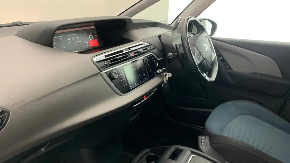 2017-citroen-c4-picasso-16bluehdi-feel-eat6-big-1
