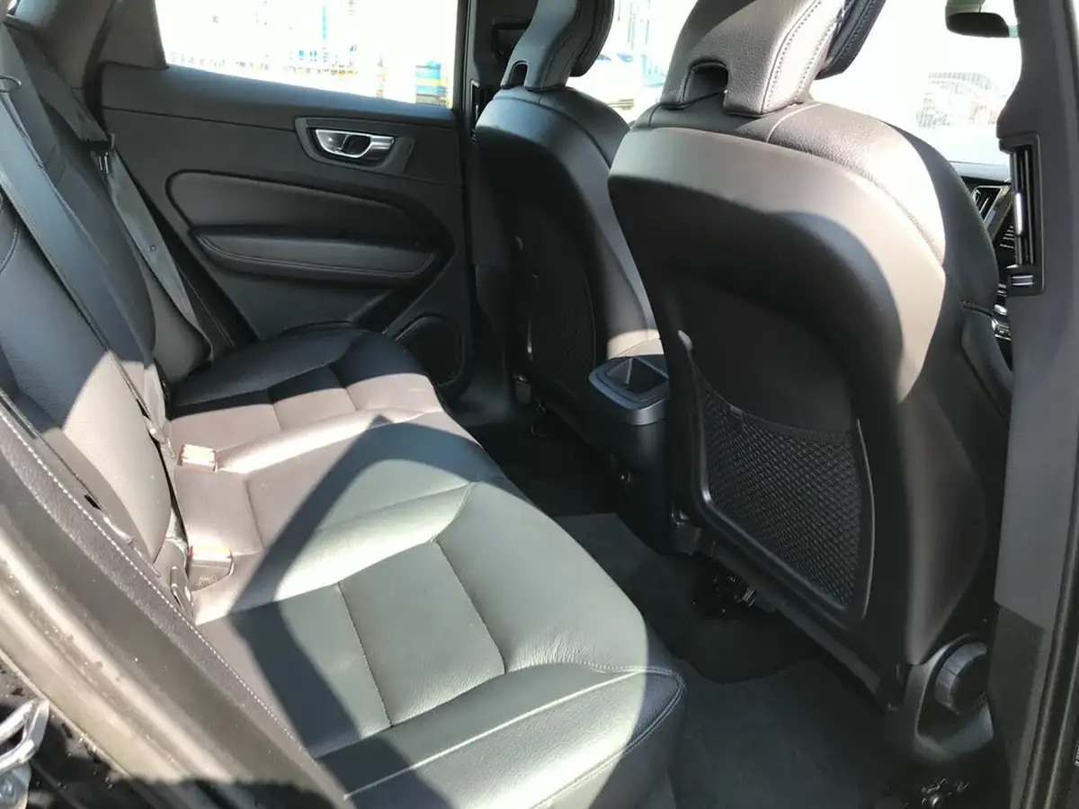 2022-volvo-xc60-20-b5-core-big-27
