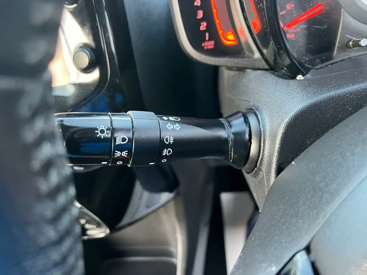 2014-toyota-aygo-10-vvt-i-x-pression-3d-big-26