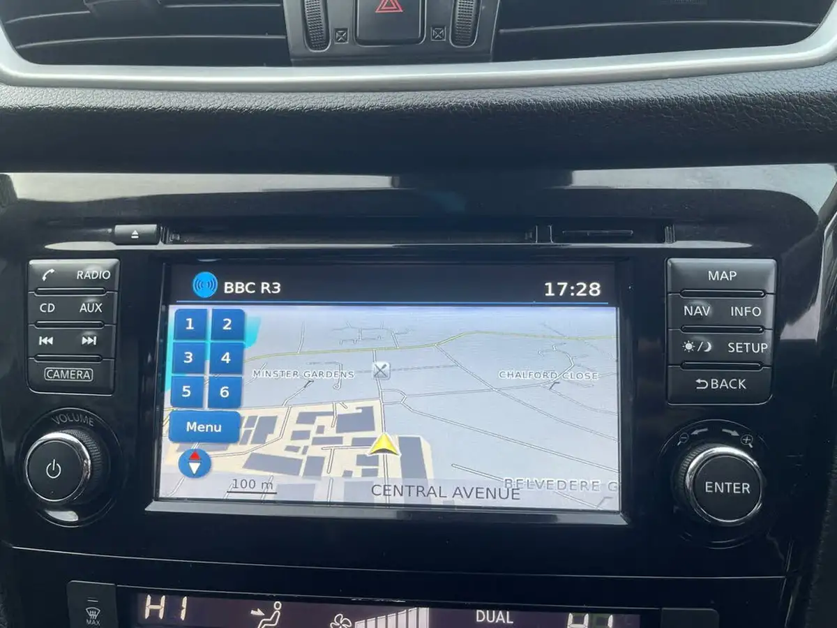 2015-nissan-qashqai-12-acenta-premium-big-23