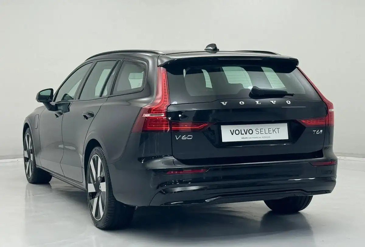 2024-volvo-v60-20-t6-plus-dark-station-wagon-big-5