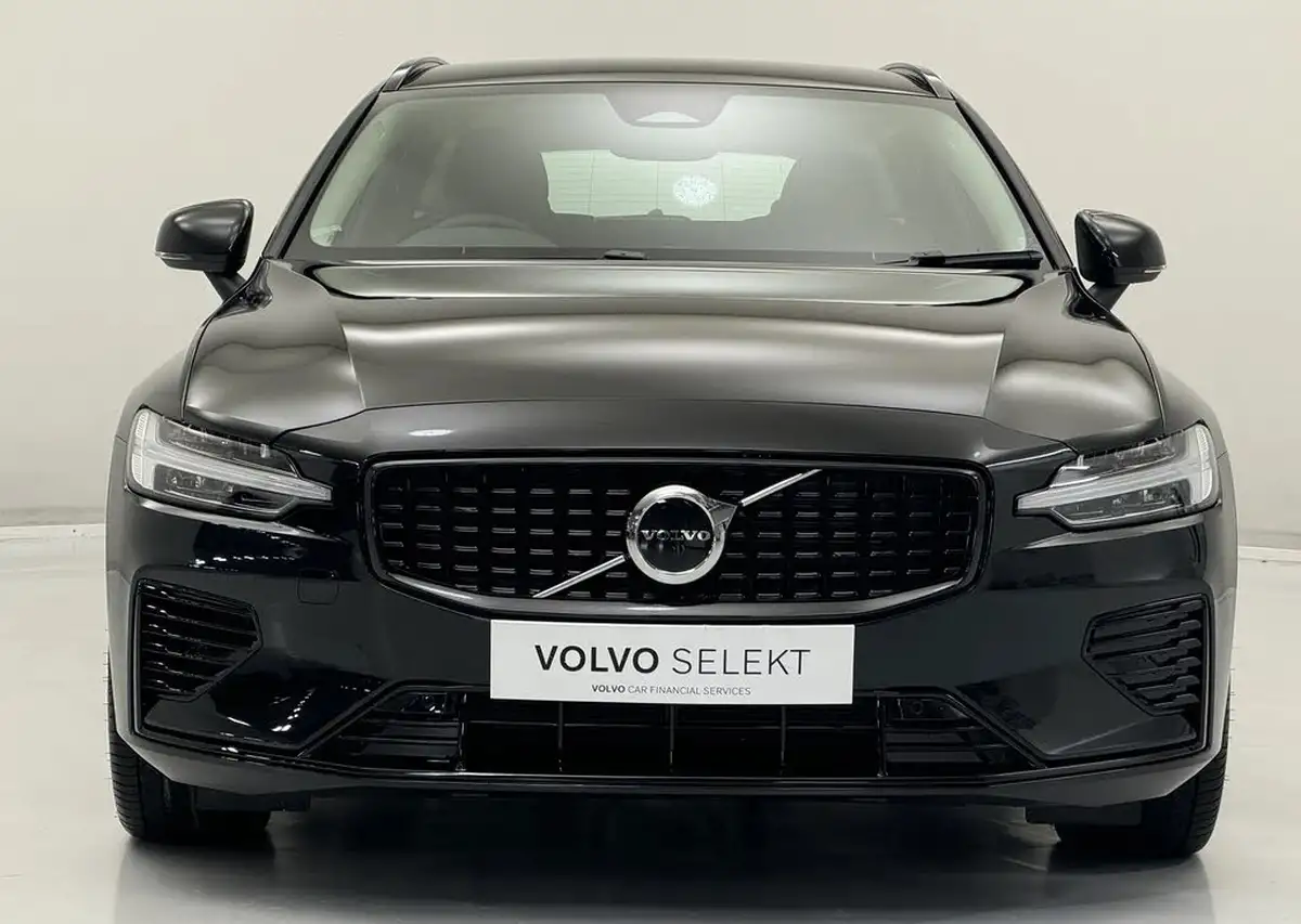 2024-volvo-v60-20-t6-plus-dark-station-wagon-big-1