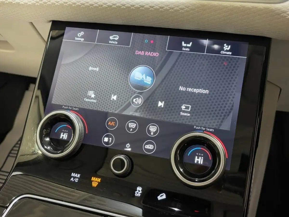 2018-land-rover-range-rover-velar-20-d240-se-ss-big-23