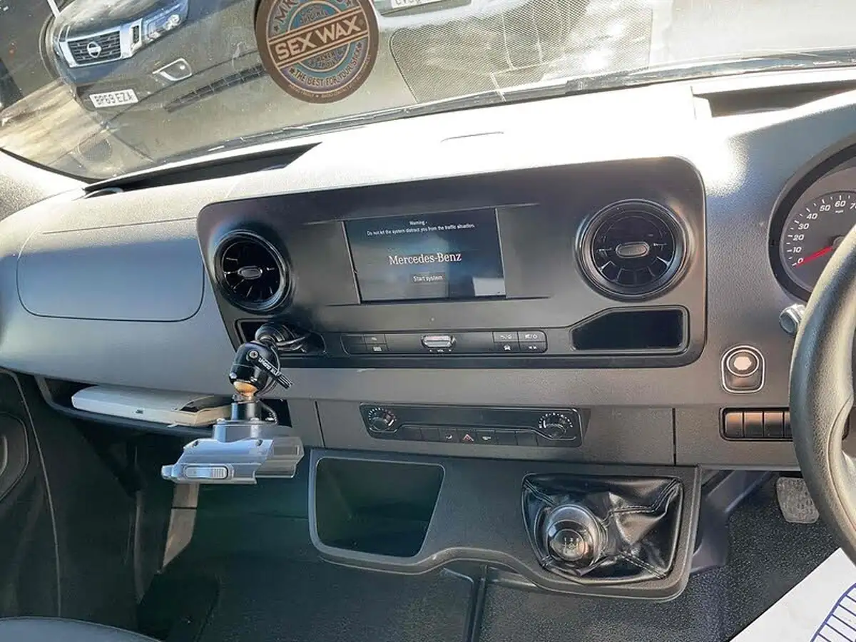 2018-mercedes-benz-sprinter-21cdi-311-l2h1-panel-van-rwd-eco-gear-360-big-18