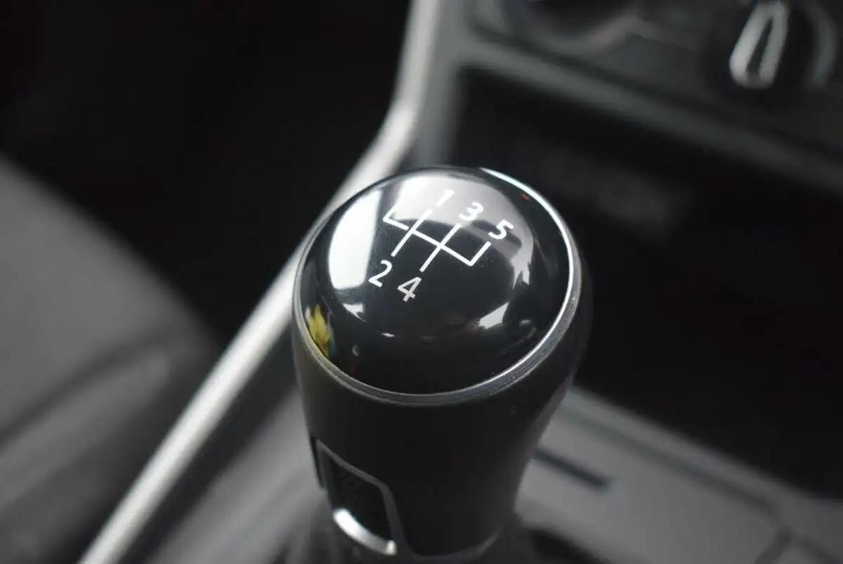 2019-volkswagen-polo-10-tsi-se-big-23