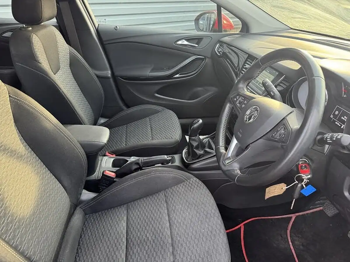 2017-vauxhall-astra-14i-sri-hatchback-big-31