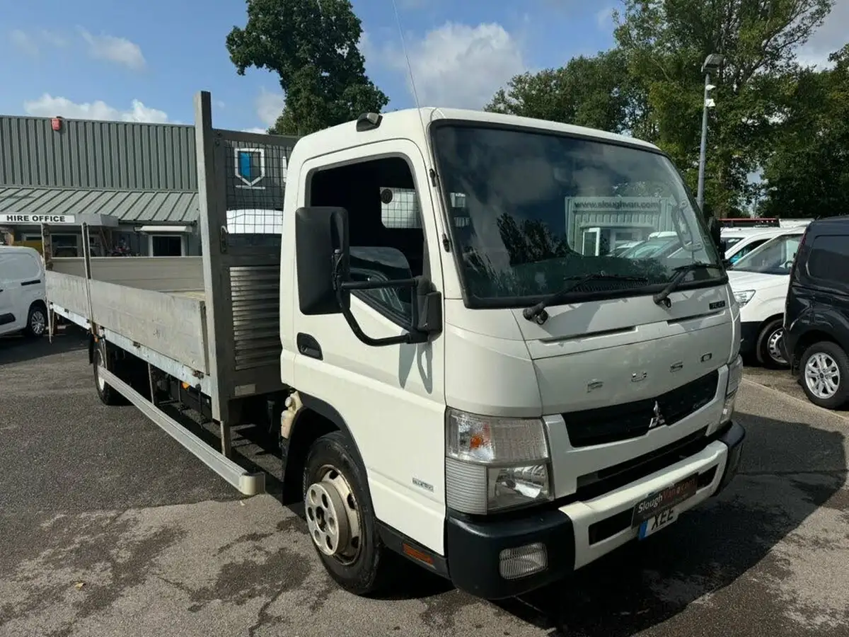 2015-mitsubishi-fuso-canter-big-0
