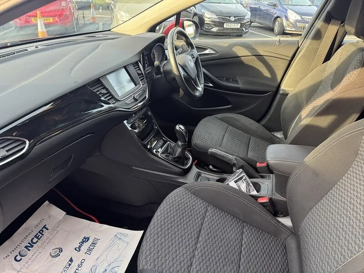 2017-vauxhall-astra-14i-sri-hatchback-big-5