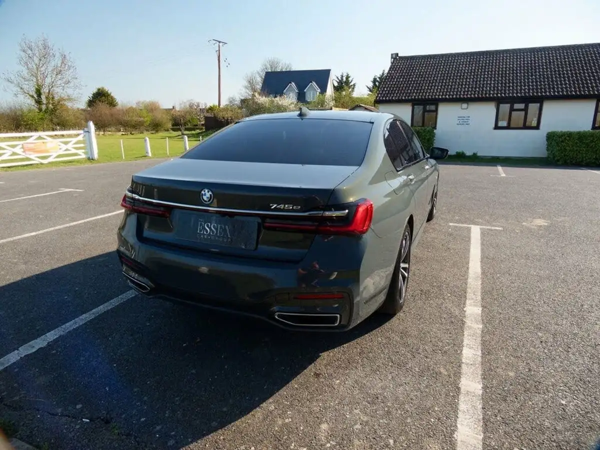 2021-bmw-7-series-30-745e-m-sport-big-20