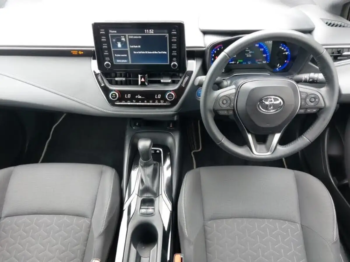 2021-toyota-corolla-18-vvt-i-icon-trk-hatchback-5d-big-2