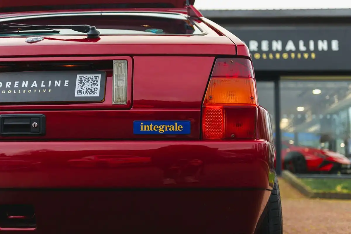 1993-lancia-delta-20-hf-integrale-big-22