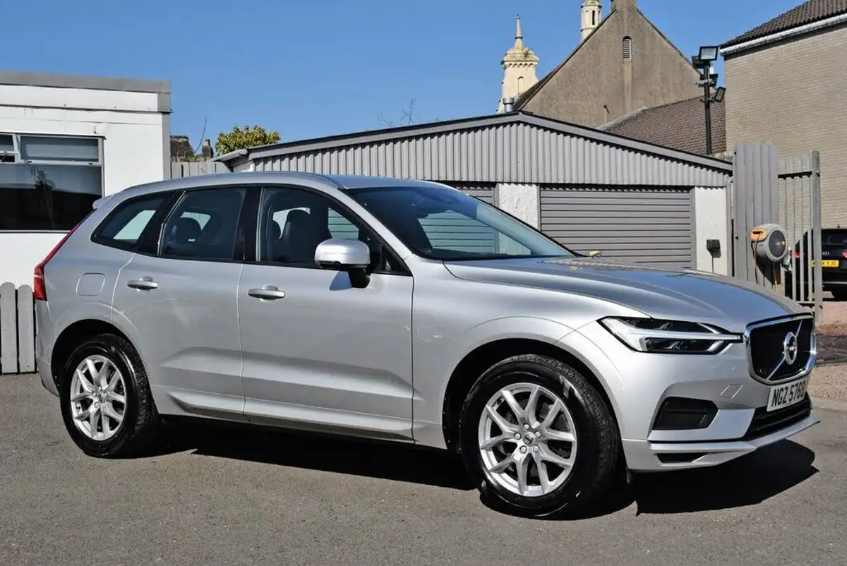 2017-volvo-xc60-20td-d4-momentum-geartronic-big-1
