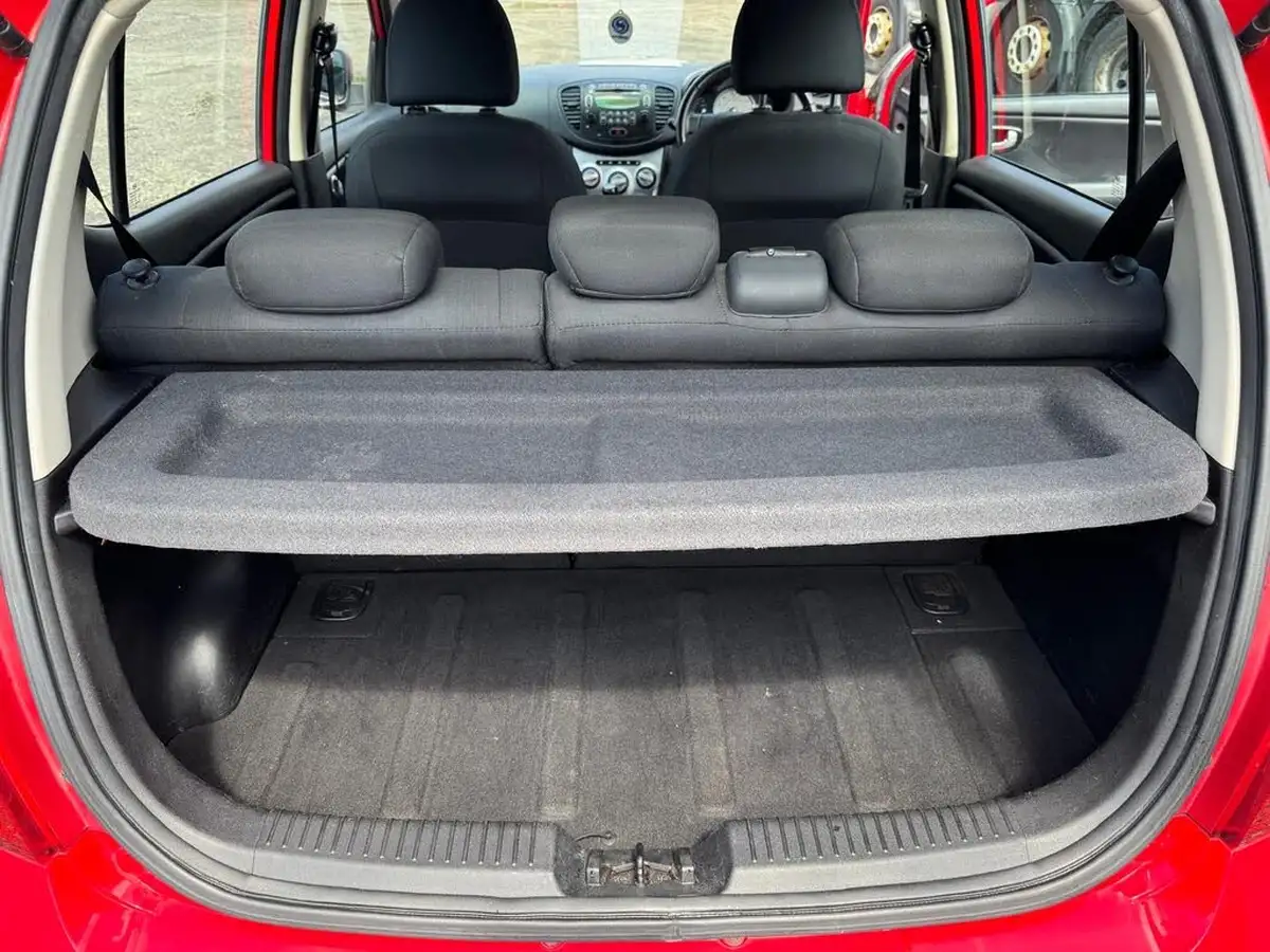 2011-hyundai-i10-12-style-76bhp-big-19