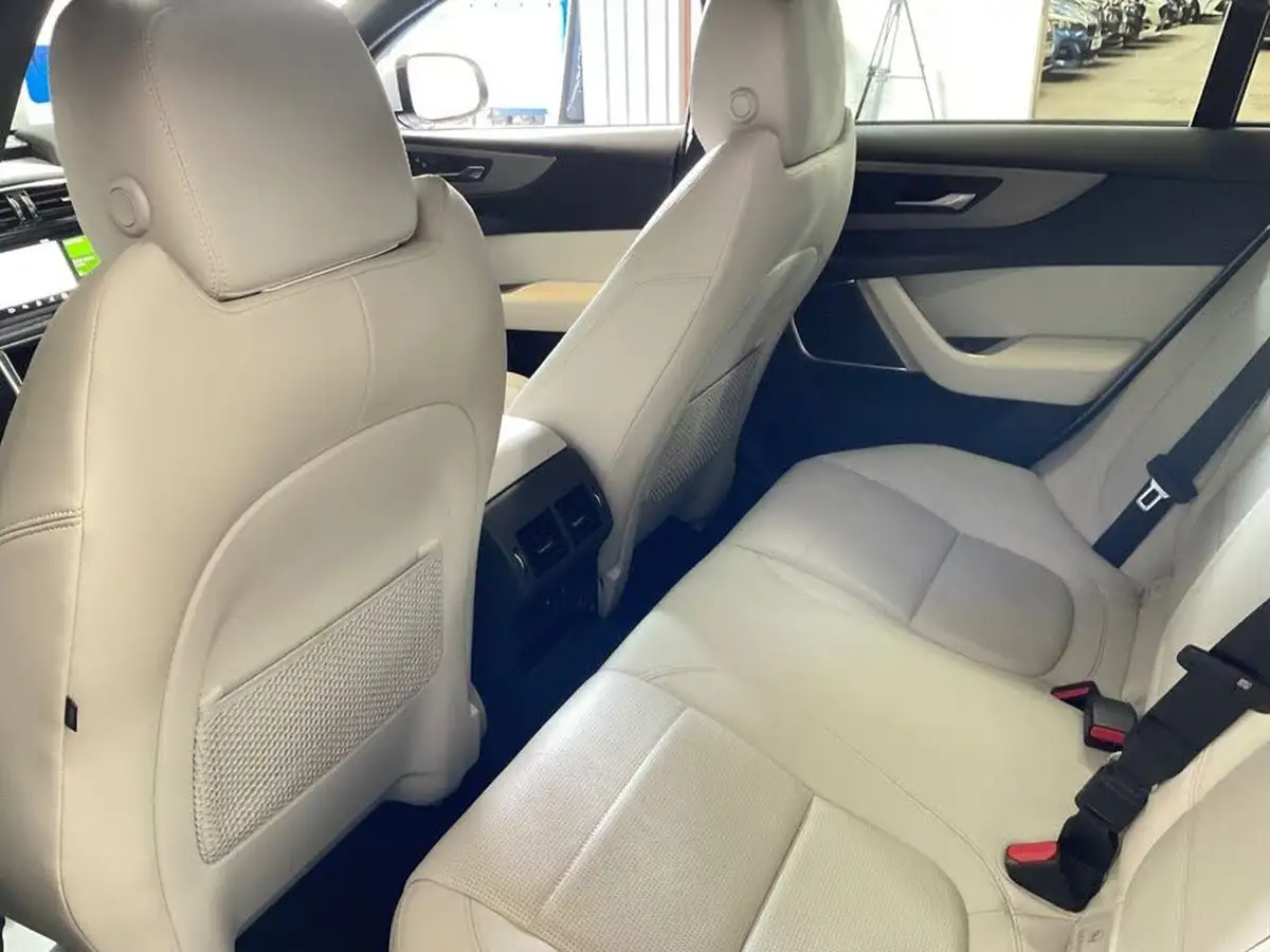2019-jaguar-xe-20i-r-dynamic-s-250ps-big-28