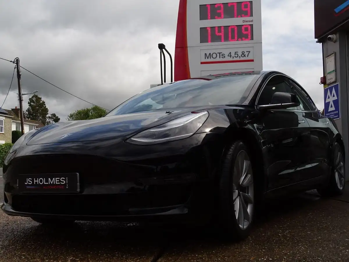2020-tesla-model-3-e-long-range-big-5