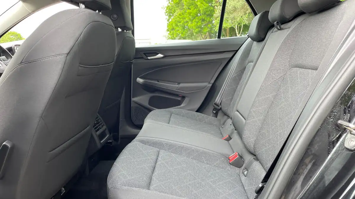 2022-volkswagen-golf-15-tsi-life-130ps-hatchback-big-13