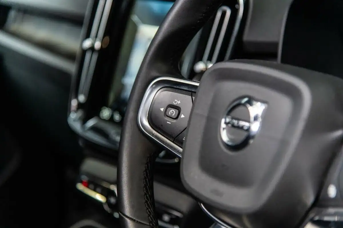 2023-volvo-xc40-15-t5-ultimate-dark-big-53