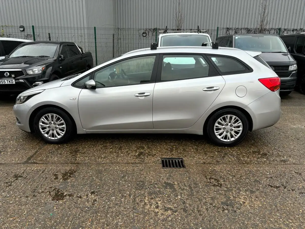 2013-kia-ceed-16crdi-4-sportswagon-big-6
