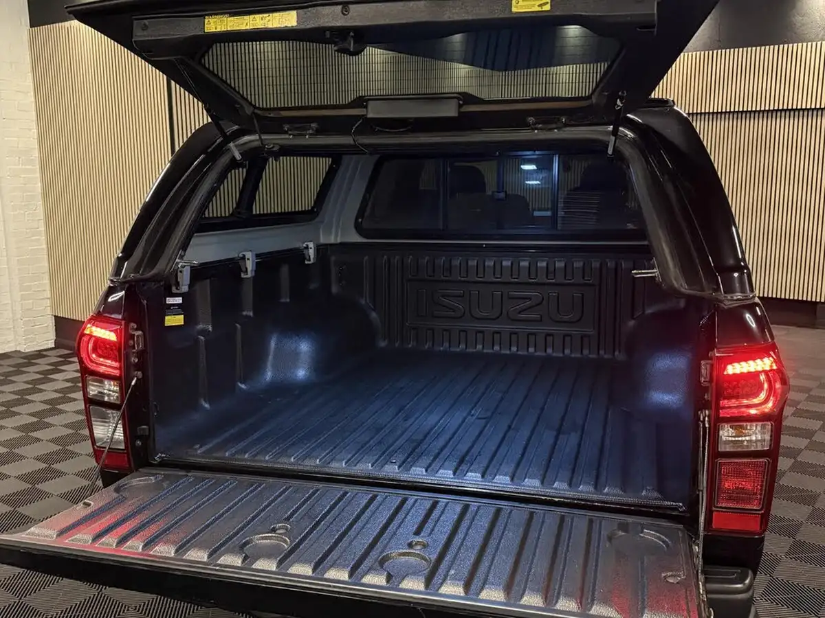 2017-isuzu-d-max-19td-blade-big-7