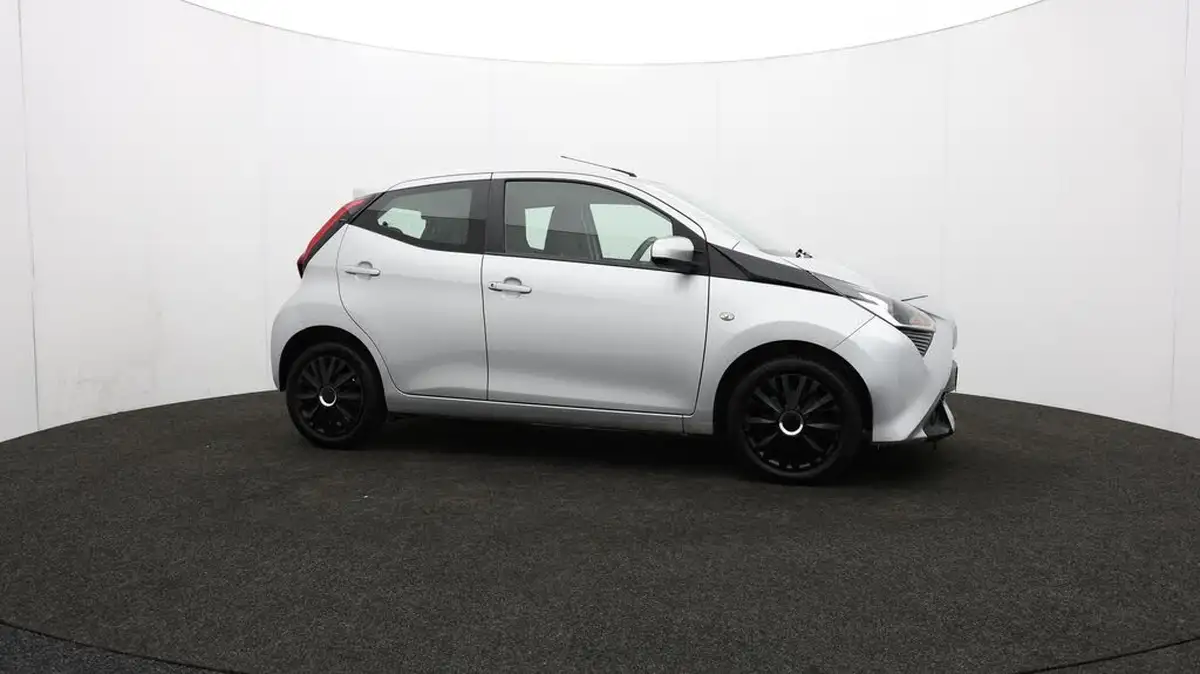 2019-toyota-aygo-10-vvt-i-x-play-big-36