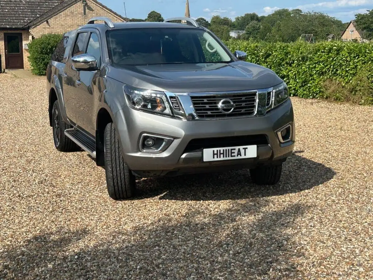2019-nissan-navara-23dci-tt-tekna-8-navileather-auto-big-45