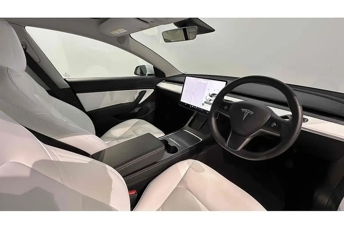 2020-tesla-model-3-e-long-range-big-33