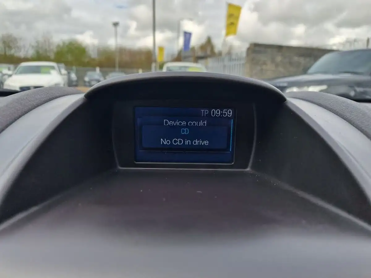2016-ford-fiesta-125-zetec-3d-big-25