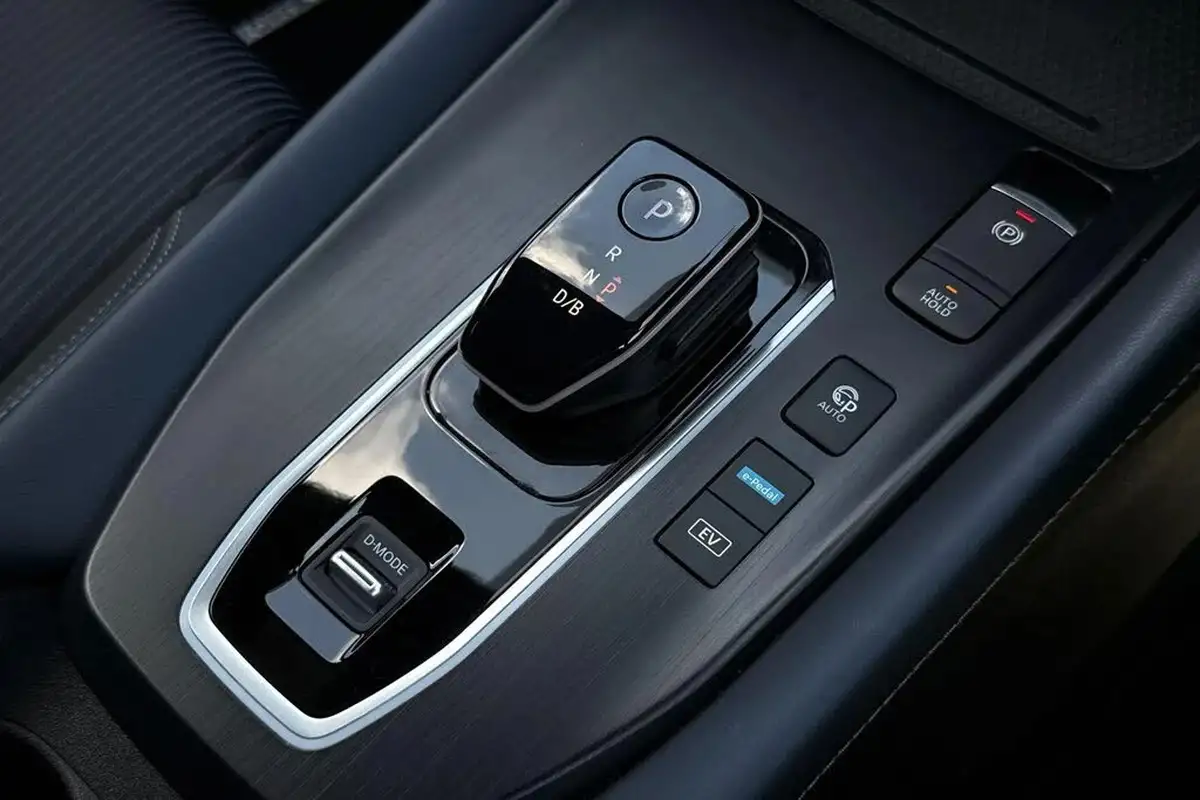 2023-nissan-qashqai-15-tekna-big-18
