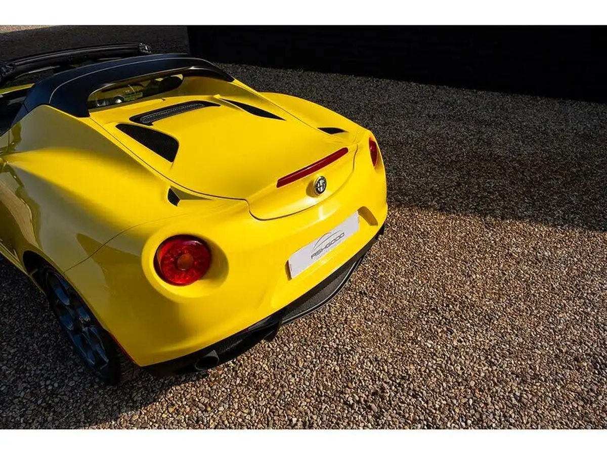 2015-alfa-romeo-4c-18-tbi-spider-big-46