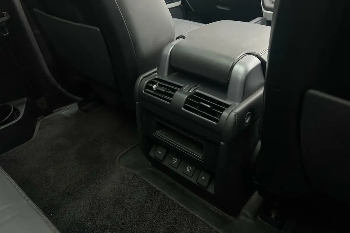 2021-land-rover-90-defender-30-d250-hse-big-54