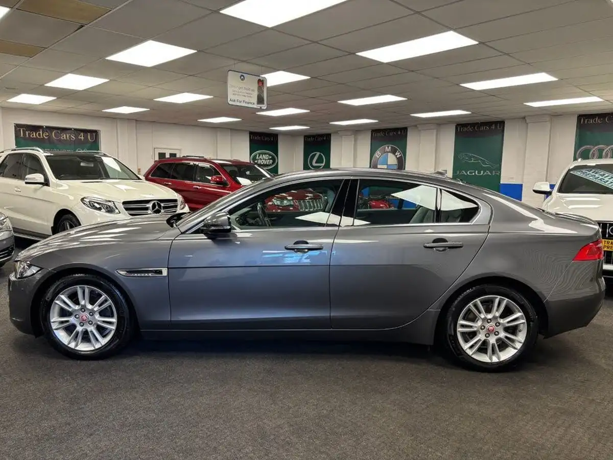2016-jaguar-xe-20d-prestige-180ps-auto-big-7