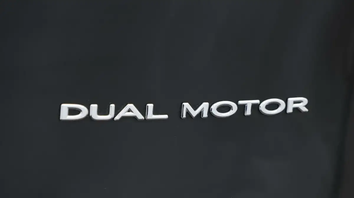 2022-tesla-model-y-e-long-range-big-21
