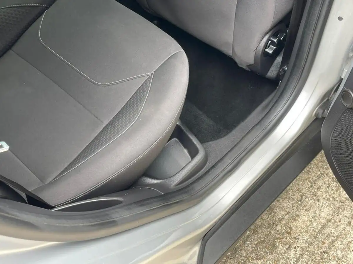 2015-ford-focus-10-zetec-t-125ps-hatchback-big-57